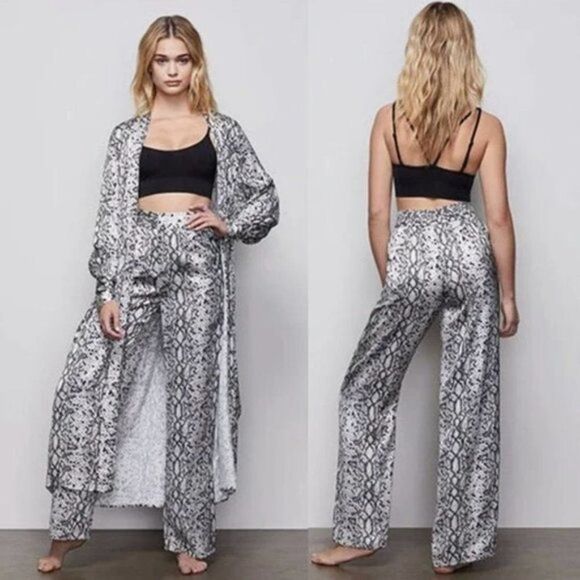 NEW Good American High Rise Satin Wide Leg Pants Snake Print Size 2 (Medium 6-8) - Picture 1 of 10